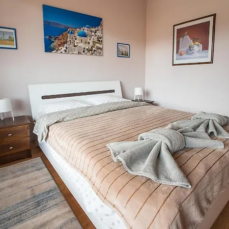 アパート Veli Hills